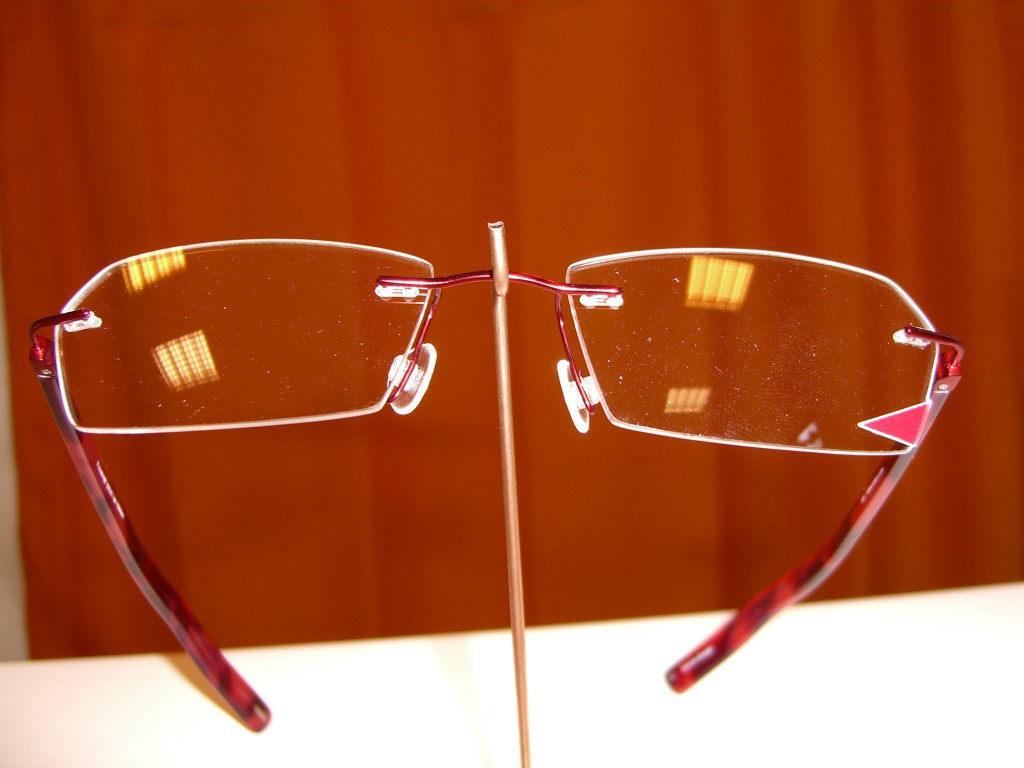 Ručně vybrušované vrtané brýle na míru s impozantním elegantním výbrusem (Caput Trianguli)